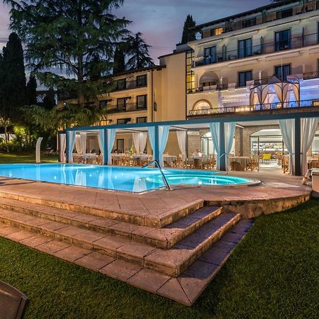 Hotel Villa Capri Гардоне Ривьера Экстерьер фото