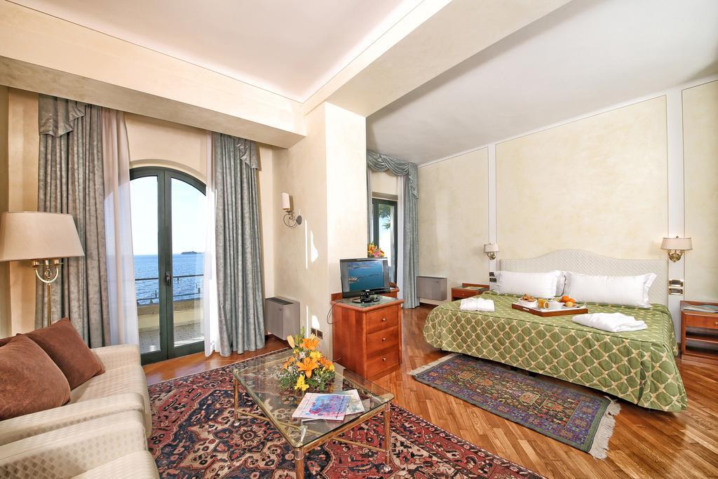 Hotel Villa Capri Гардоне Ривьера Номер фото