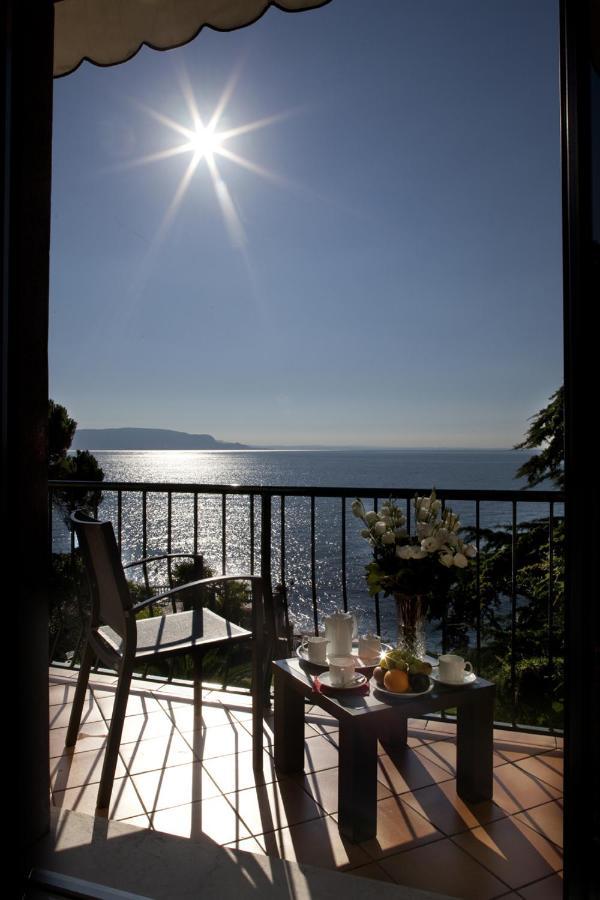 Hotel Villa Capri Гардоне Ривьера Номер фото