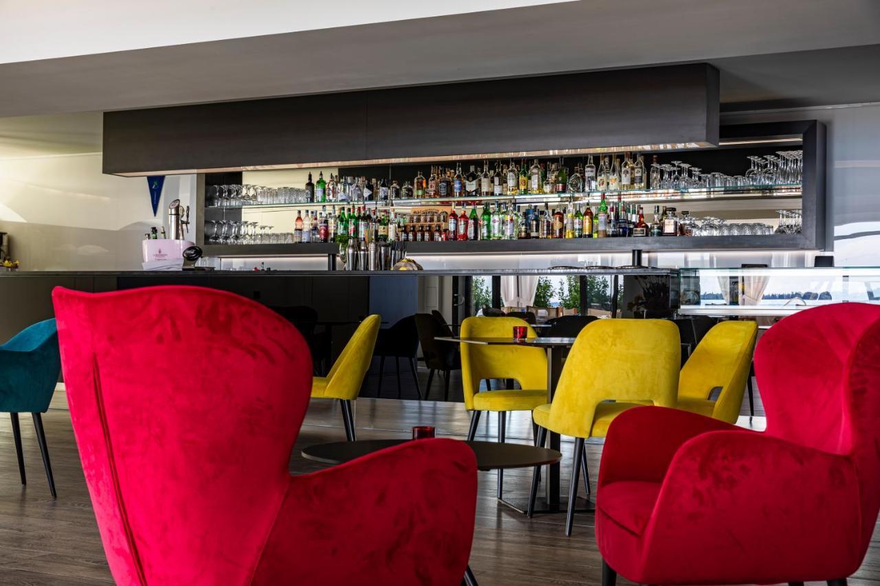 Hotel Villa Capri Гардоне Ривьера Экстерьер фото