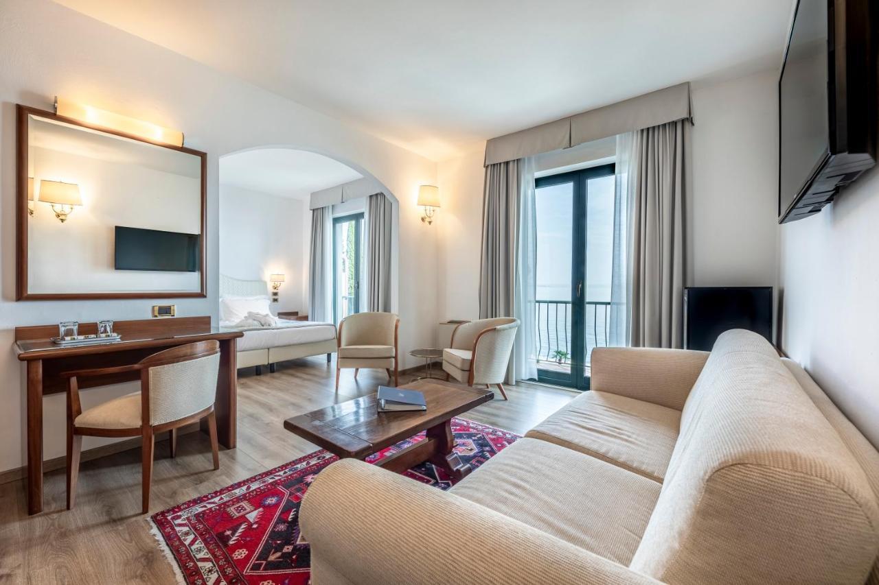Hotel Villa Capri Гардоне Ривьера Экстерьер фото
