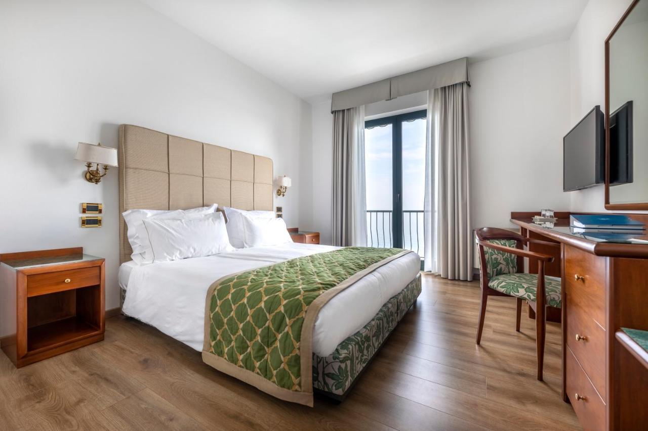 Hotel Villa Capri Гардоне Ривьера Экстерьер фото