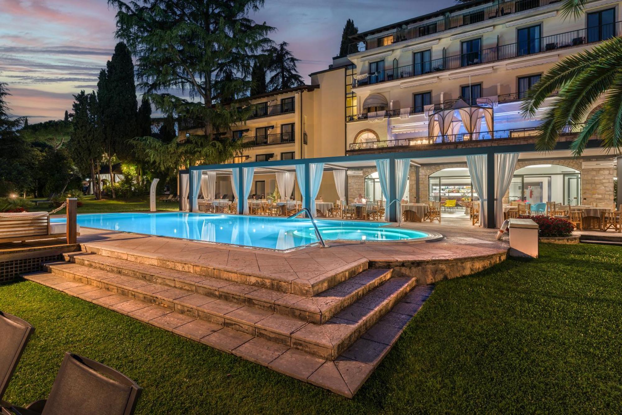 Hotel Villa Capri Гардоне Ривьера Экстерьер фото