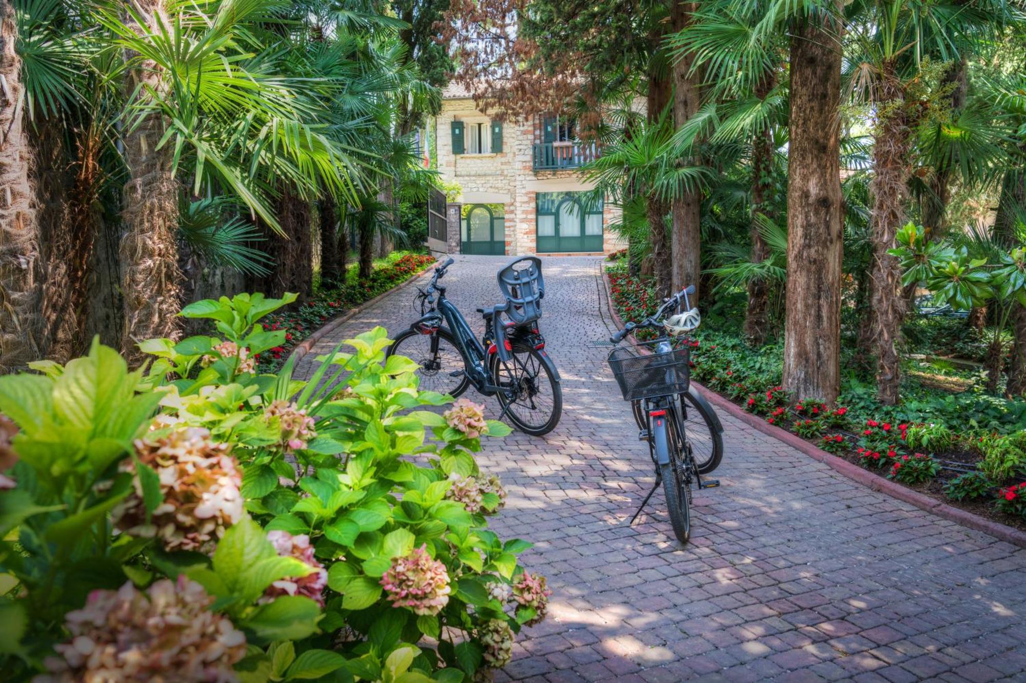 Hotel Villa Capri Гардоне Ривьера Экстерьер фото