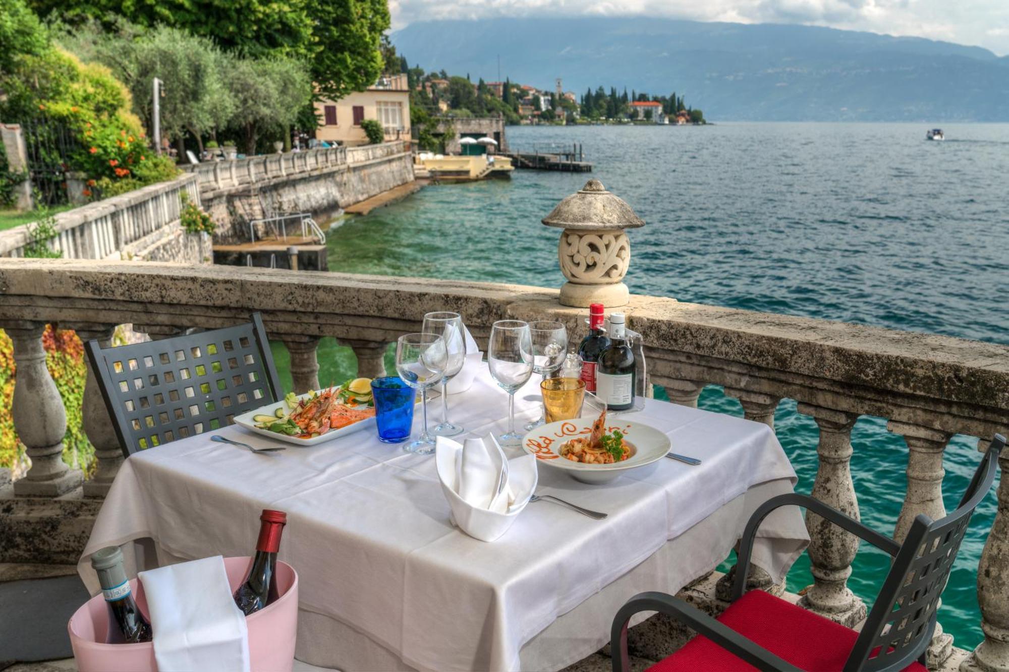 Hotel Villa Capri Гардоне Ривьера Экстерьер фото