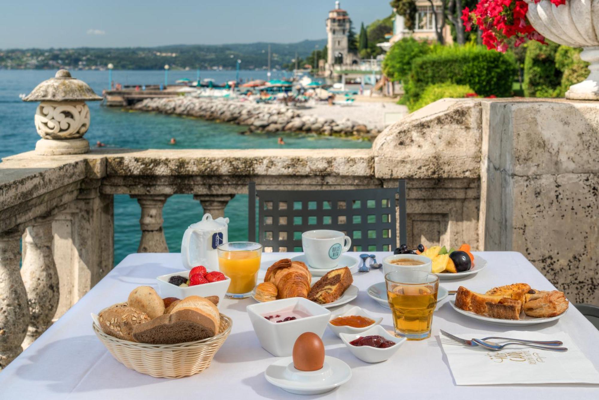 Hotel Villa Capri Гардоне Ривьера Экстерьер фото