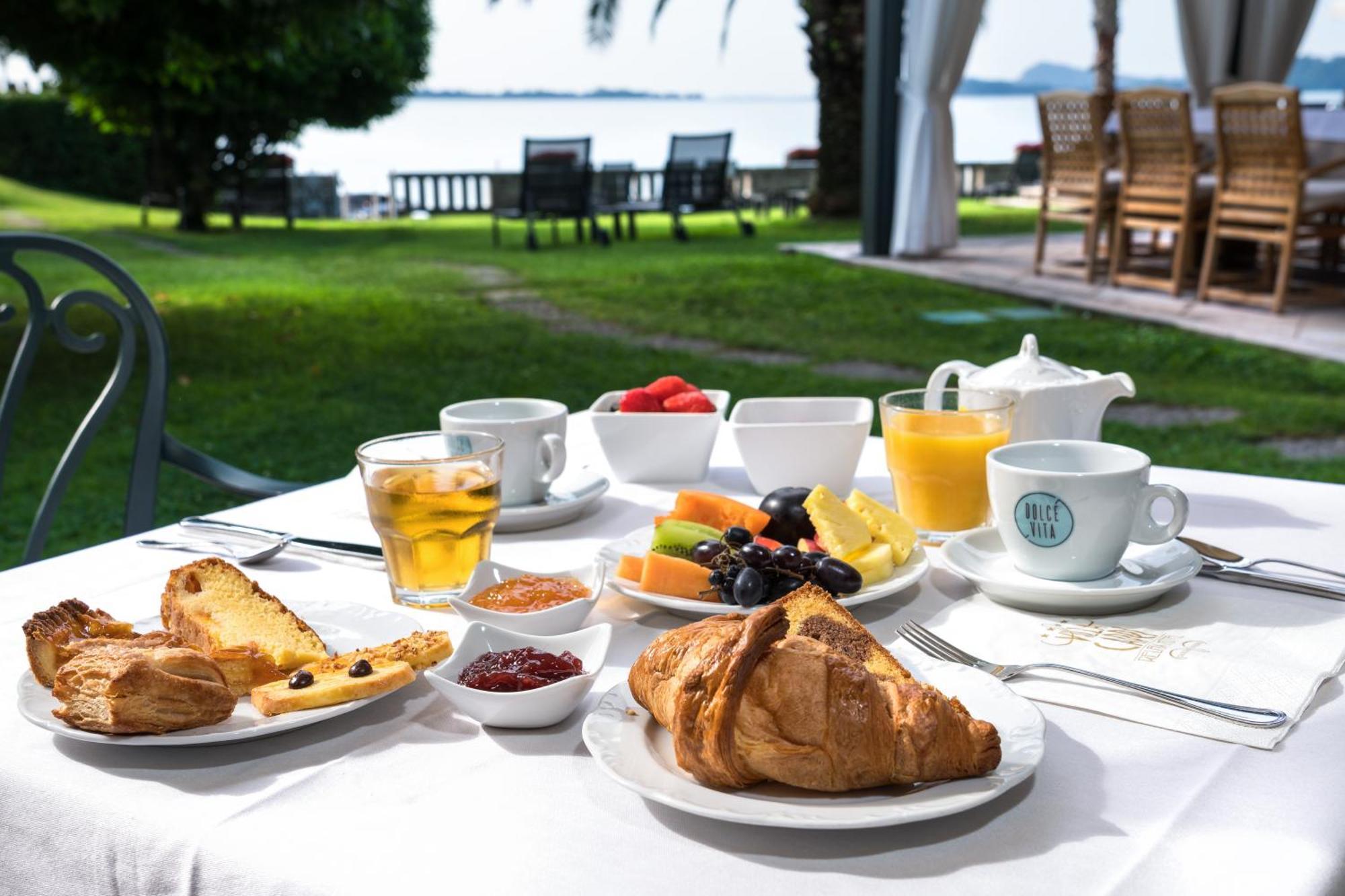 Hotel Villa Capri Гардоне Ривьера Экстерьер фото