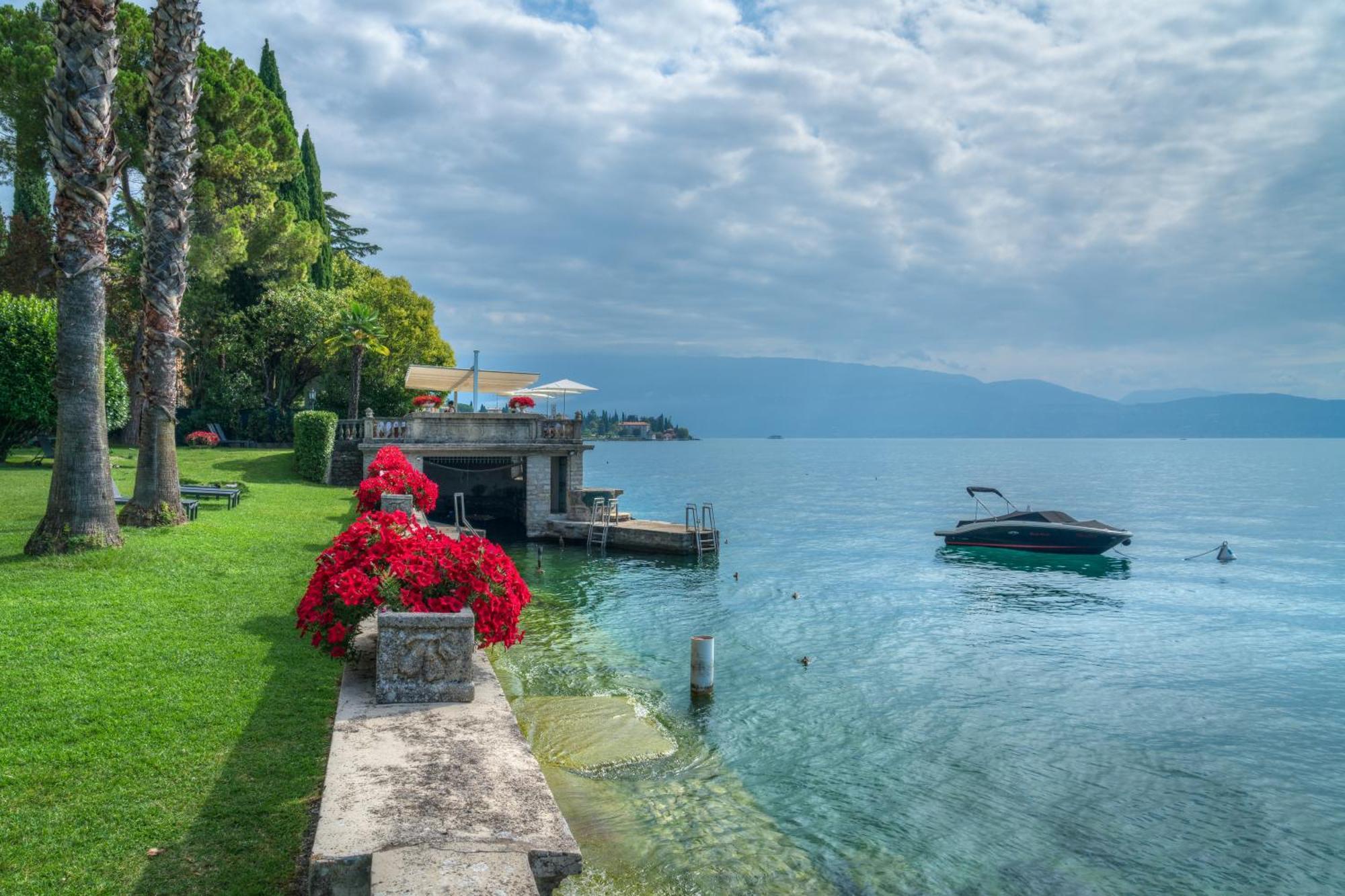 Hotel Villa Capri Гардоне Ривьера Экстерьер фото