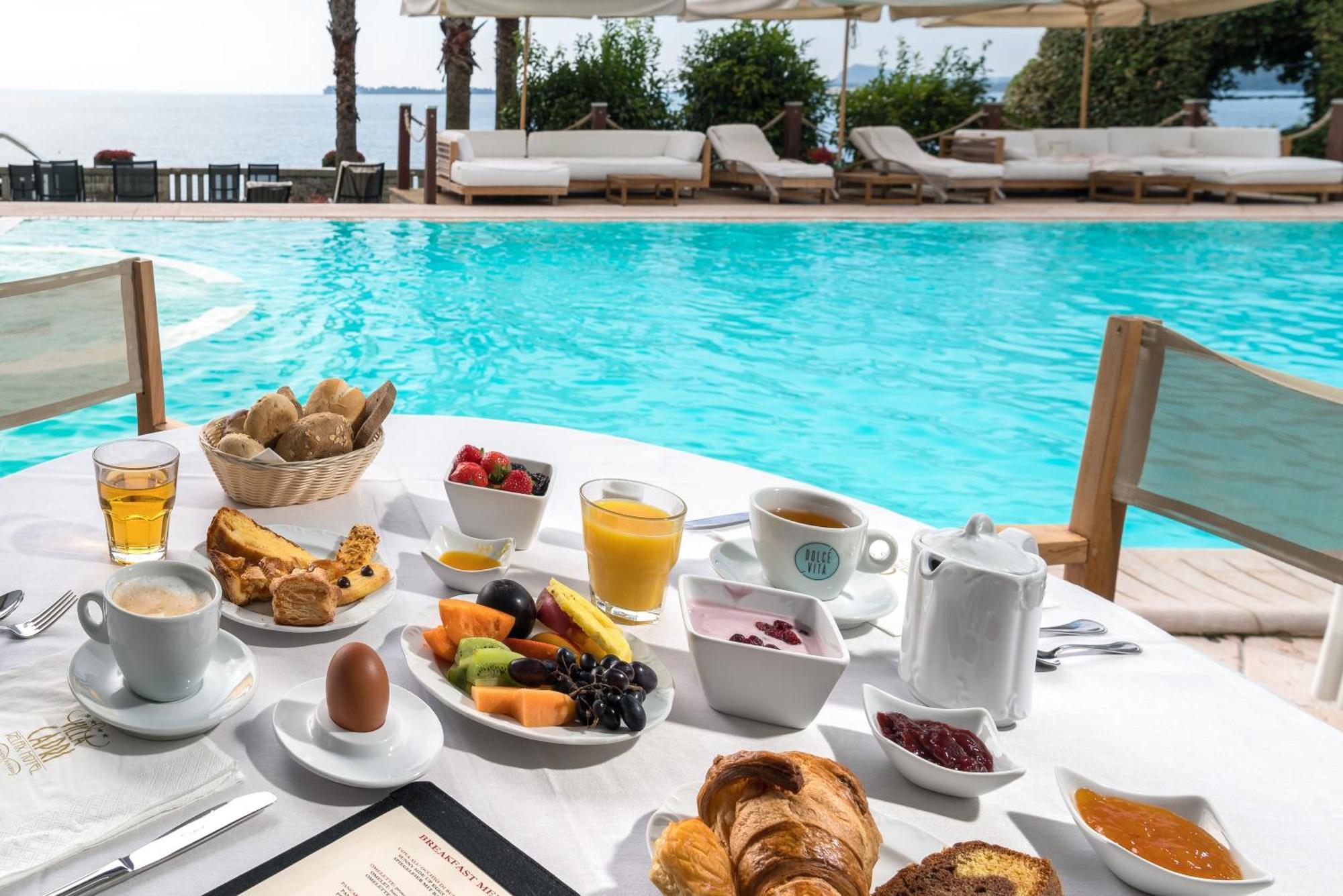 Hotel Villa Capri Гардоне Ривьера Экстерьер фото