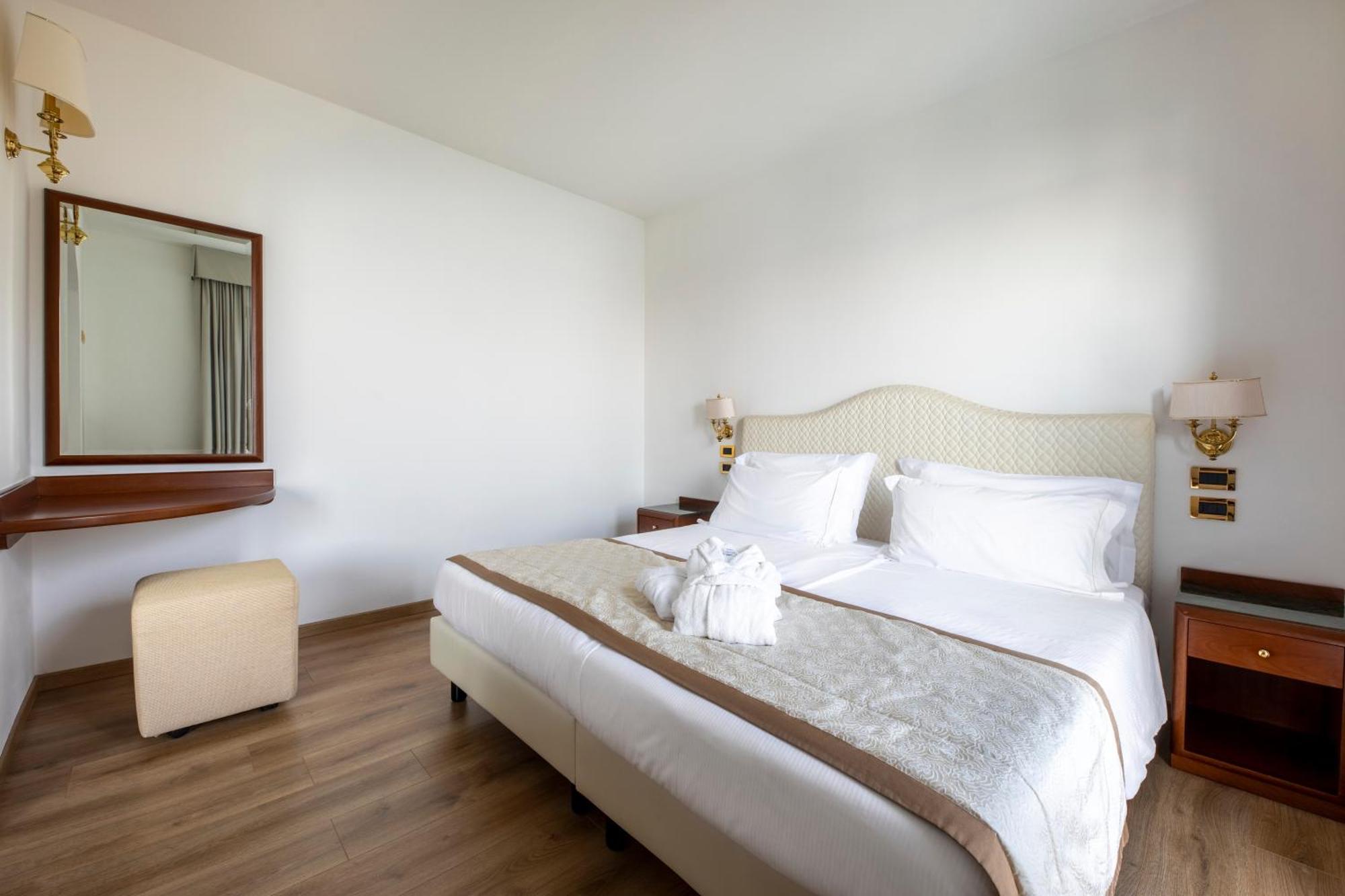 Hotel Villa Capri Гардоне Ривьера Экстерьер фото