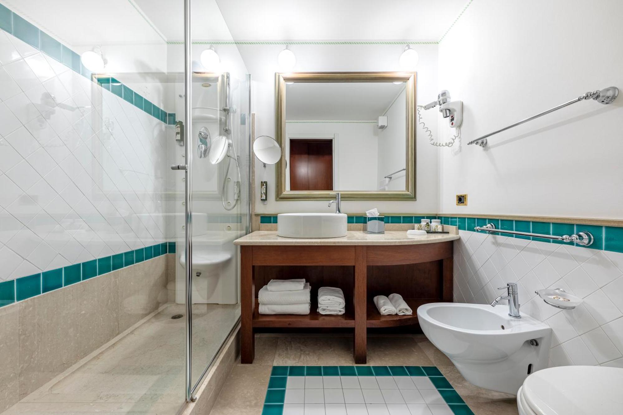 Hotel Villa Capri Гардоне Ривьера Экстерьер фото