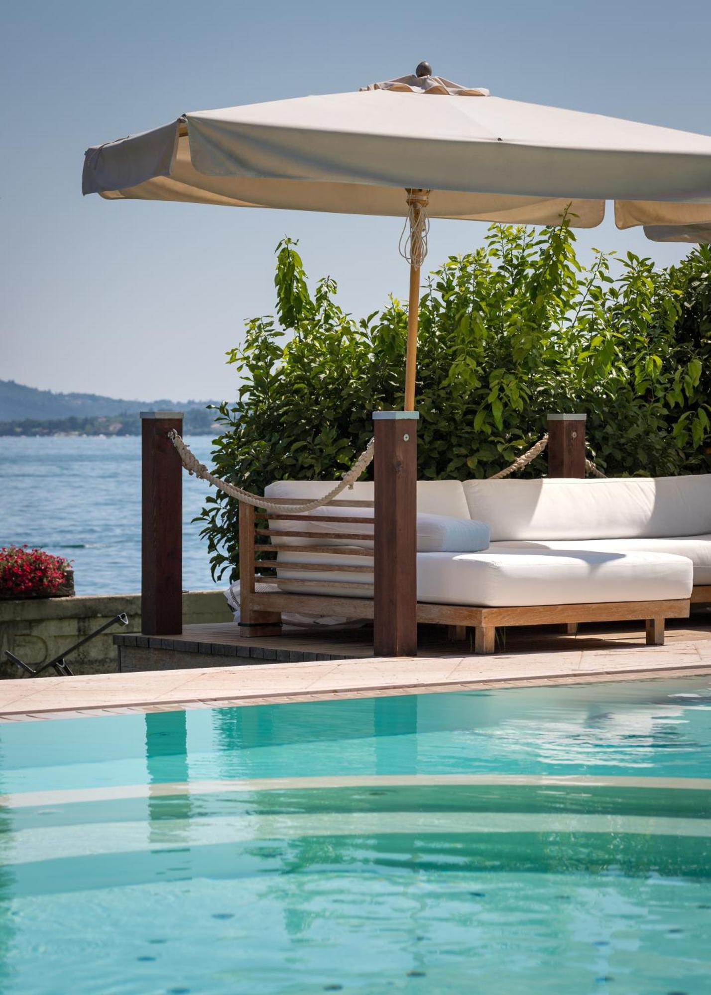 Hotel Villa Capri Гардоне Ривьера Экстерьер фото