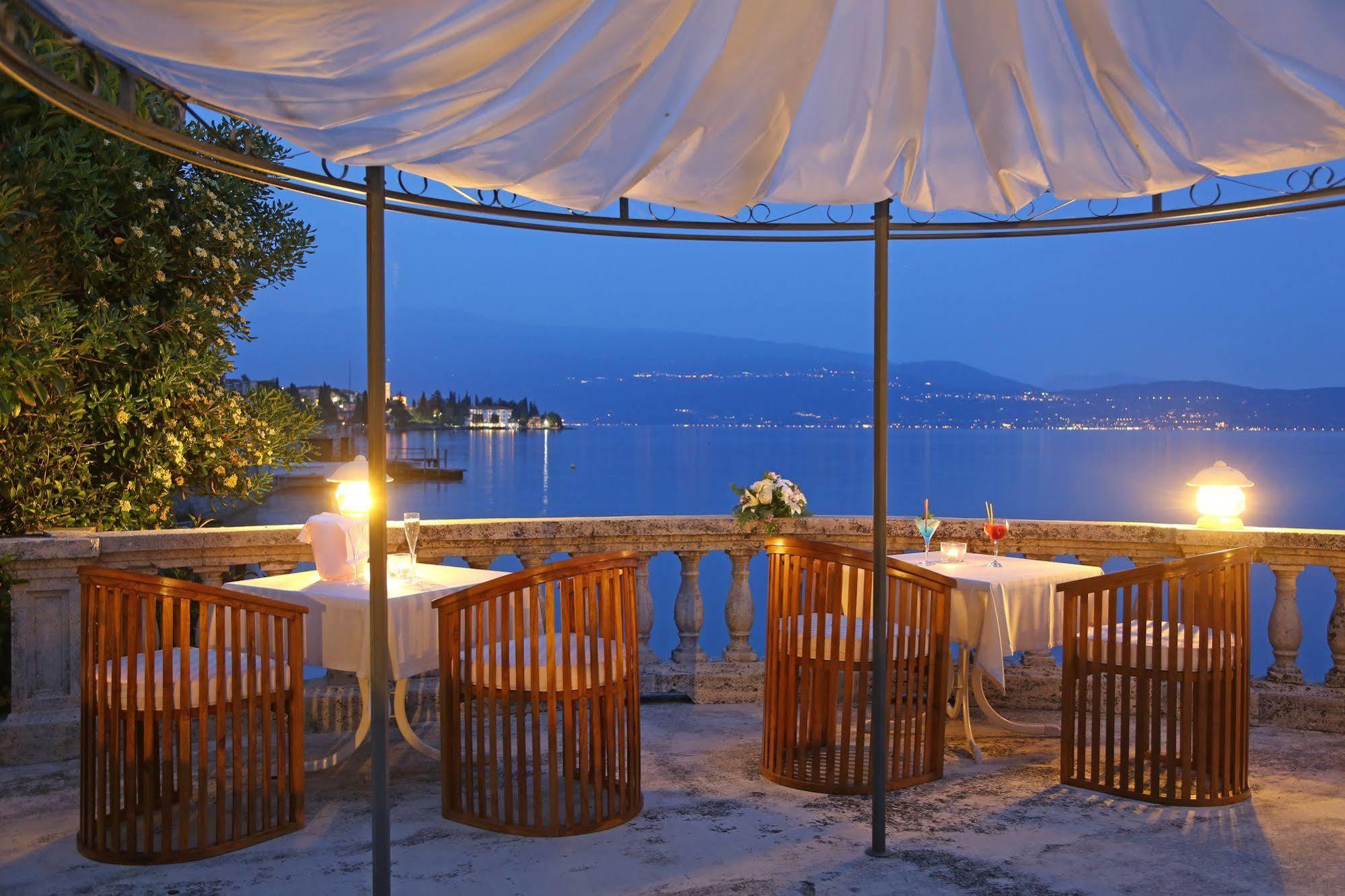Hotel Villa Capri Гардоне Ривьера Экстерьер фото