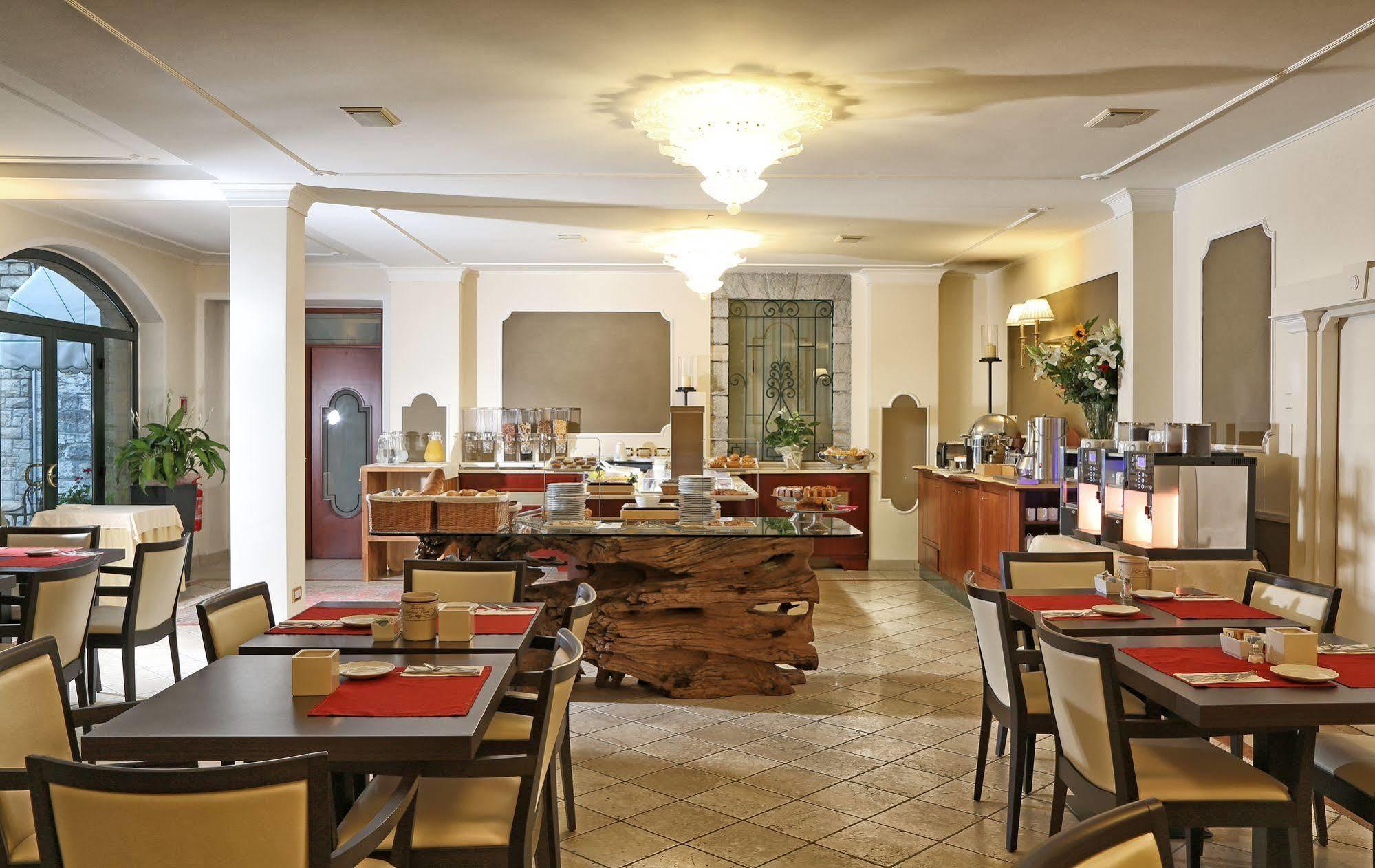 Hotel Villa Capri Гардоне Ривьера Экстерьер фото