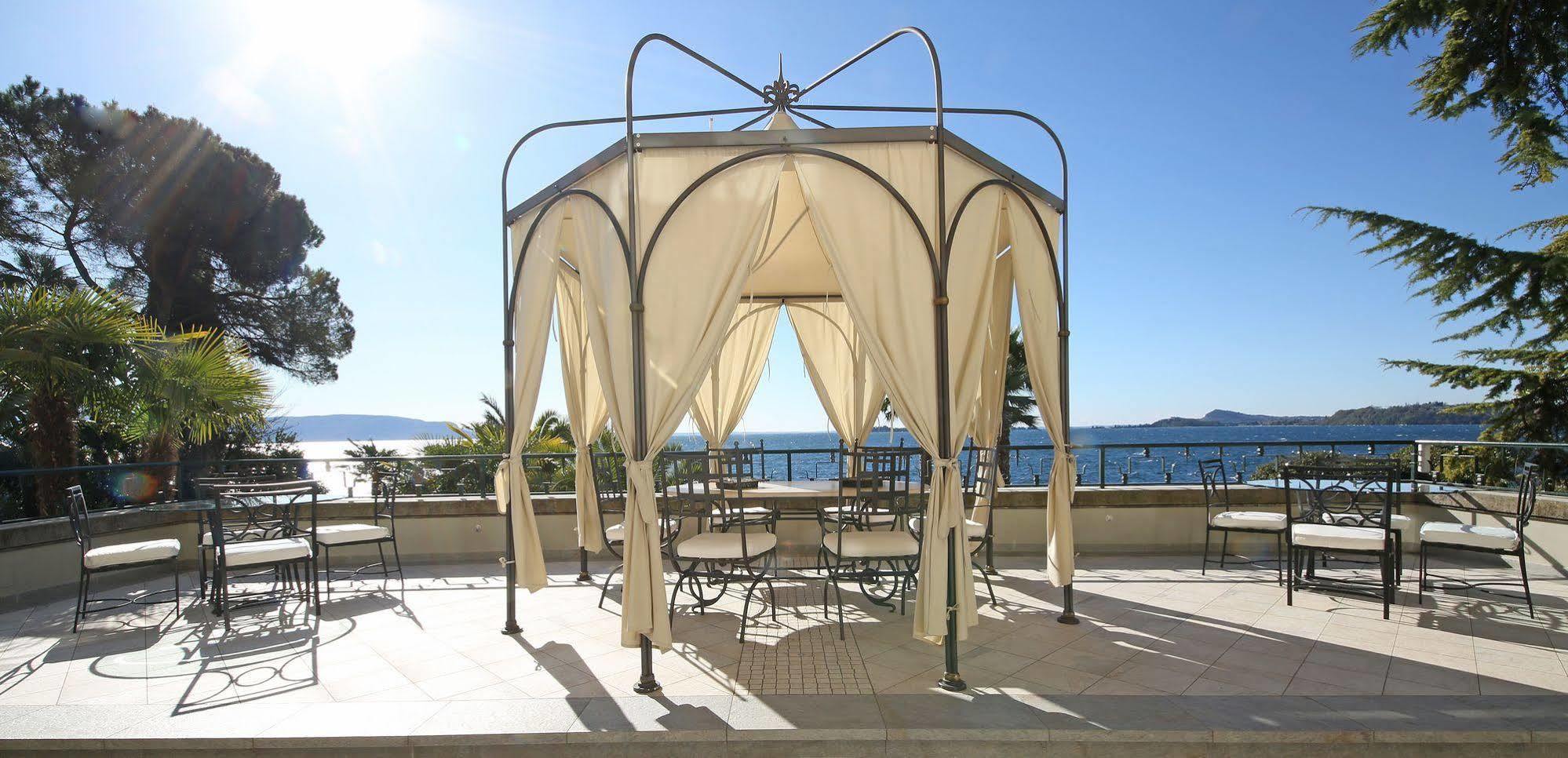 Hotel Villa Capri Гардоне Ривьера Экстерьер фото
